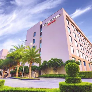 Hotel Courtyard By Marriott Agra *****